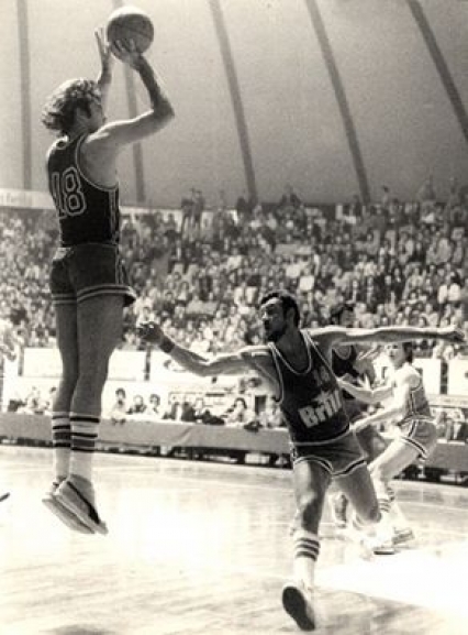 Bob Laurinski al tiro in sospensione